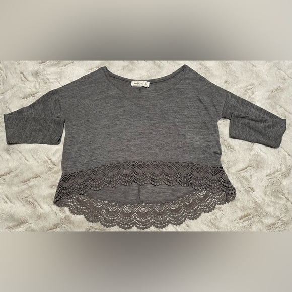 Abercrombie & Fitch Tops - ABERCROMBIE & FITCH Long Sleeve Lace Trim High Low Top Small